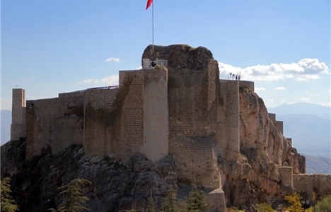 Elazığ Harput Kalesi'nin restorasyonu 10 yıl sürecek!